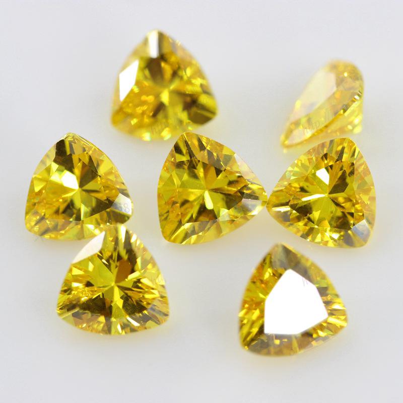 金黄色肥三角形锆石裸石 人工合成胖三角CZ钻戒面首饰