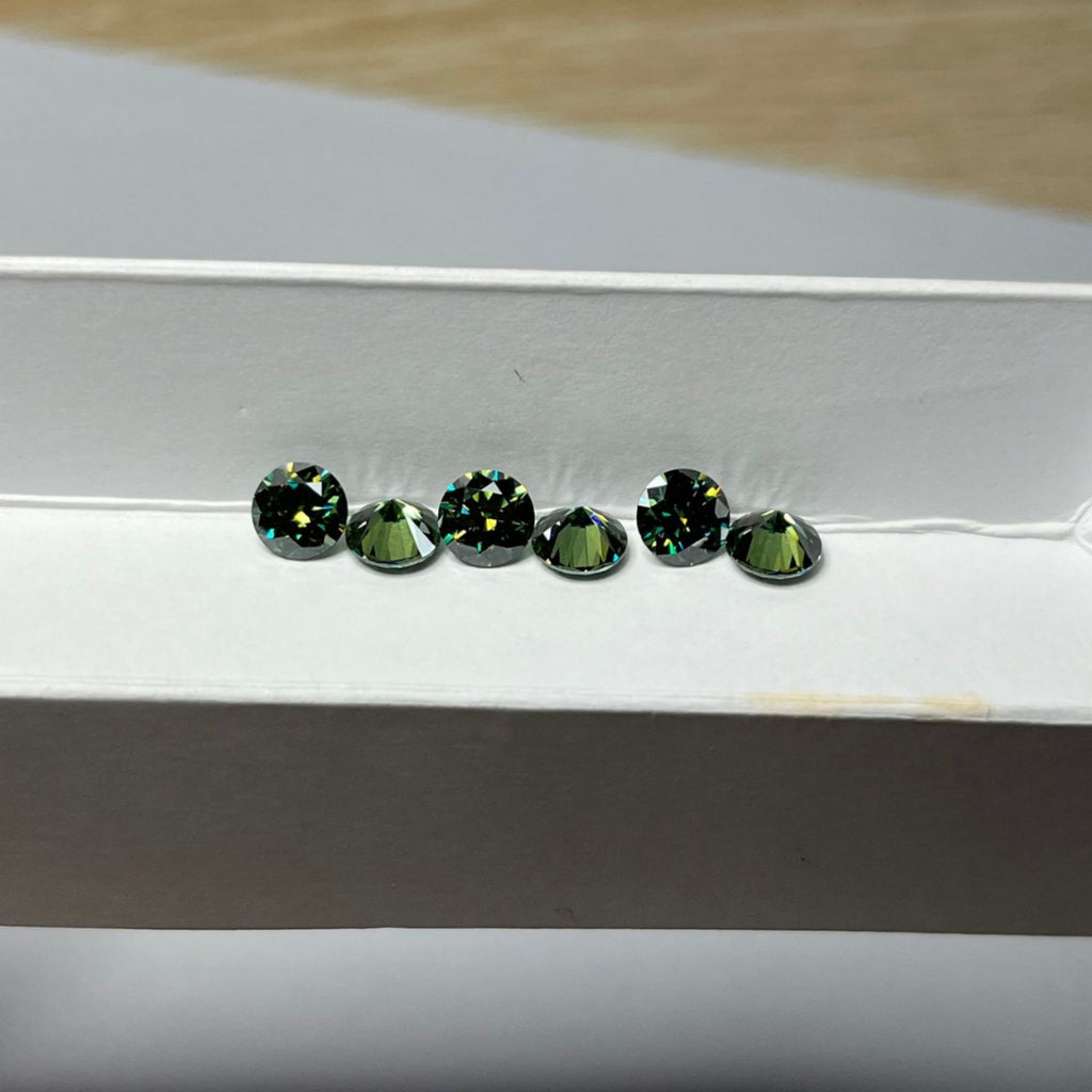 莫桑工厂墨绿色莫桑石圆形八心八箭切工莫桑裸石VVS净度宝石批发