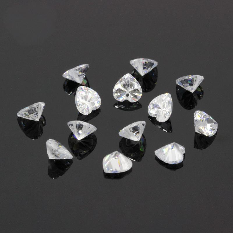 中间单孔心形白色锆石裸石 无色透明人造尖底桃心形宝石