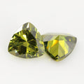 肥三角形橄榄绿色锆石裸石 人造合成彩色宝石橄榄绿戒面