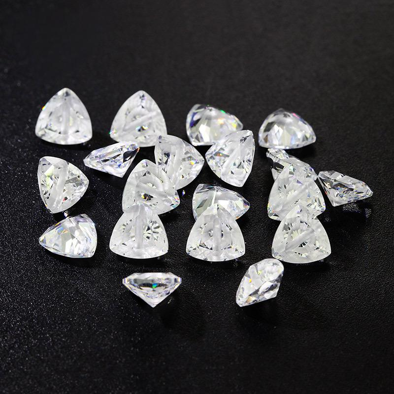 横穿孔肥三角白锆石裸石 胖三角透明色人造皓石打孔钻批